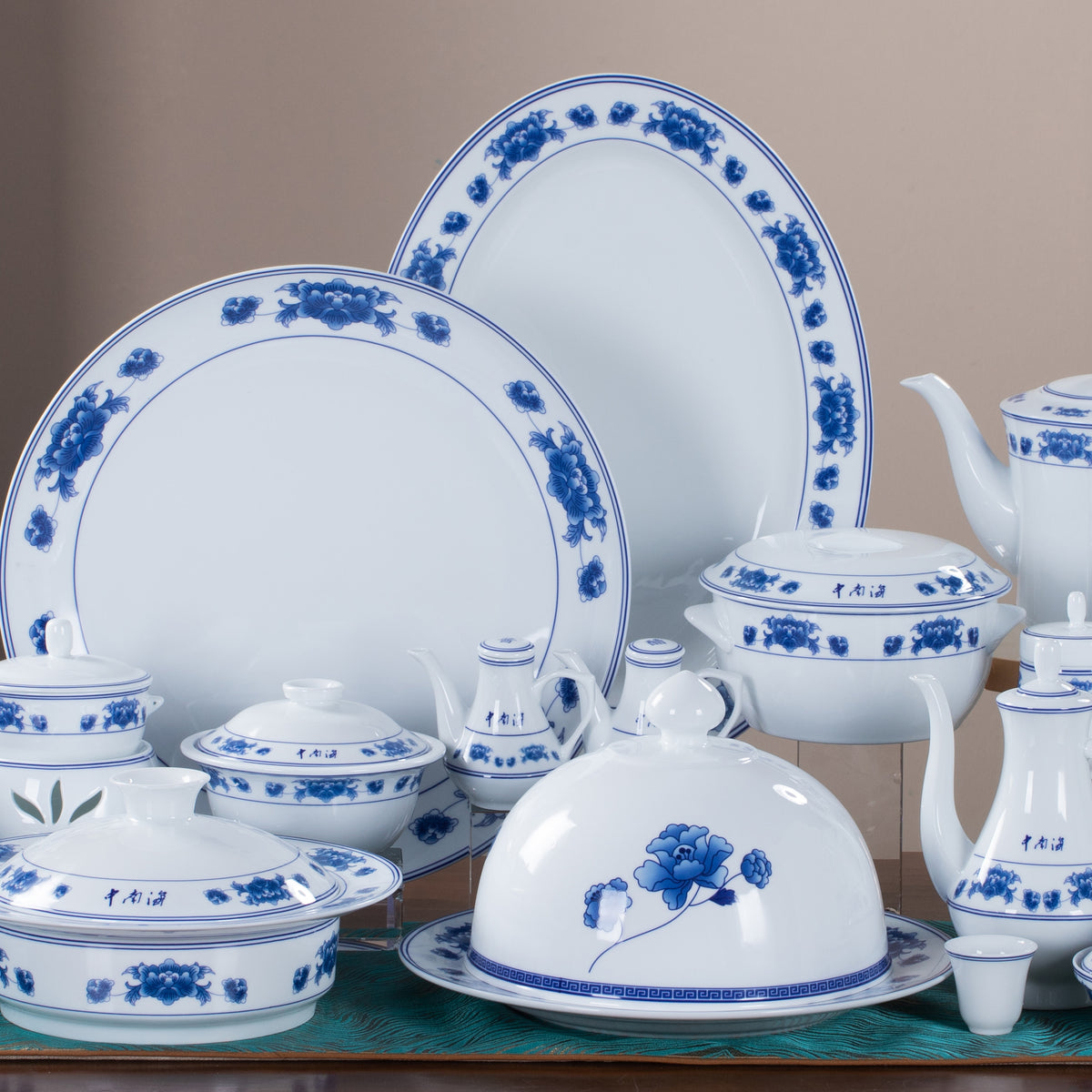 Peony Splendour · 128-Piece Dinner Service — detail view 1