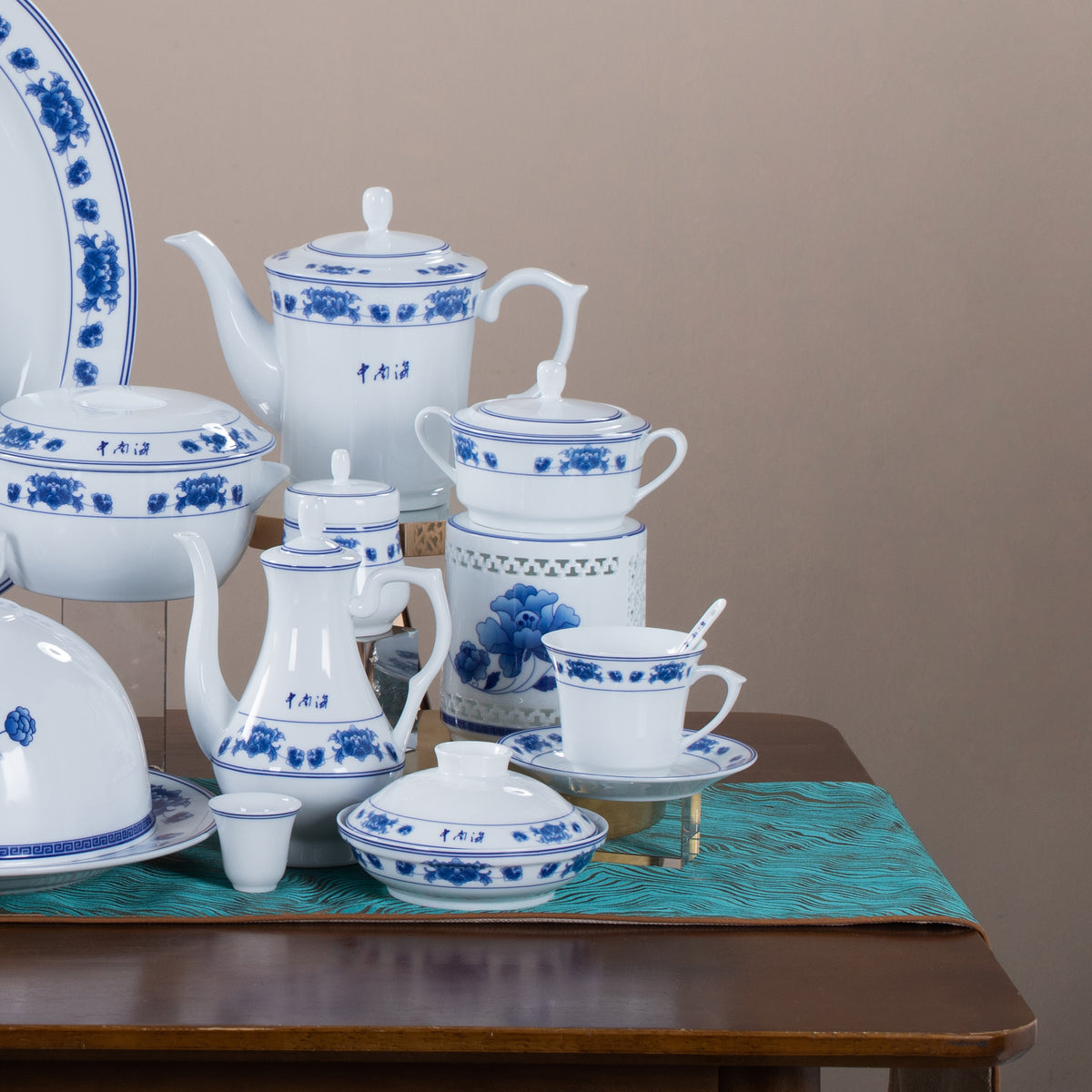 Peony Splendour · 128-Piece Dinner Service — detail view 2