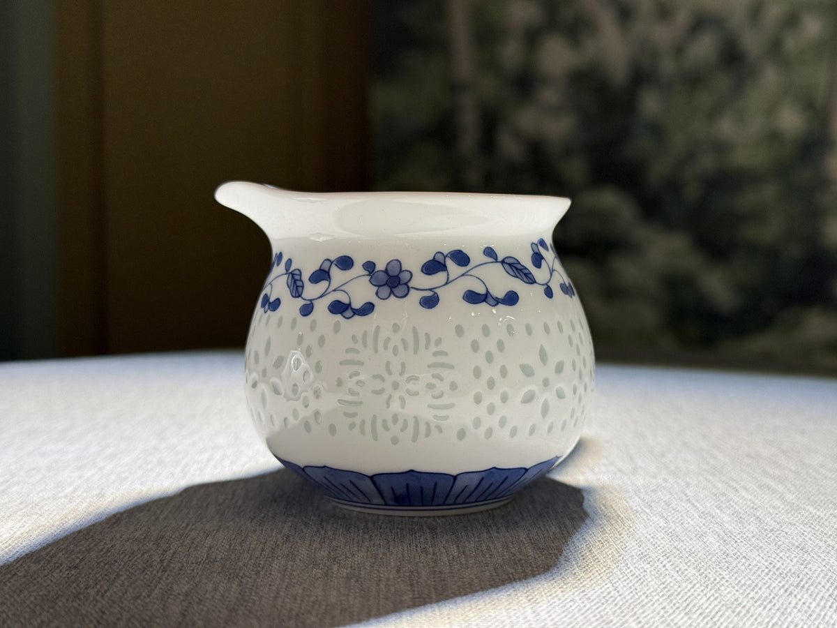 Real photograph of the sharing pitcher and its original decoration
