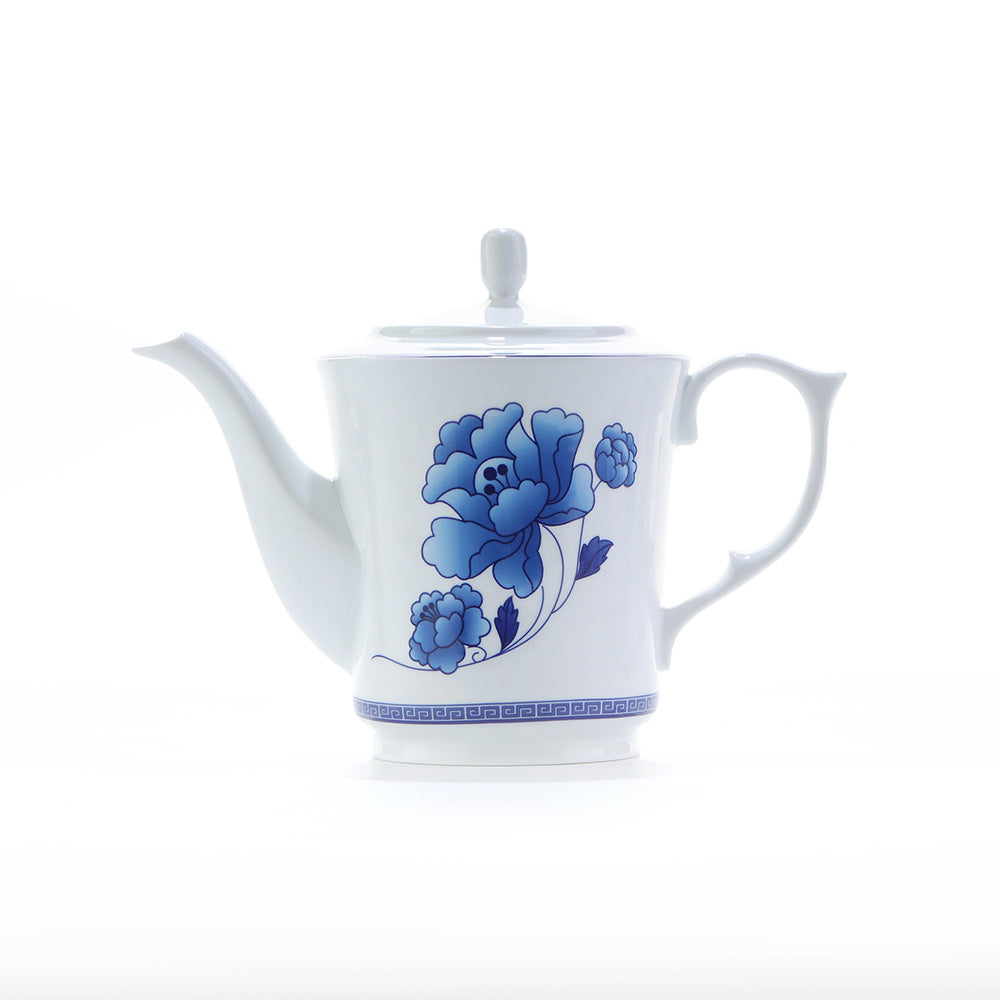 Everyday Porcelain: category tea; existing store product photograph.